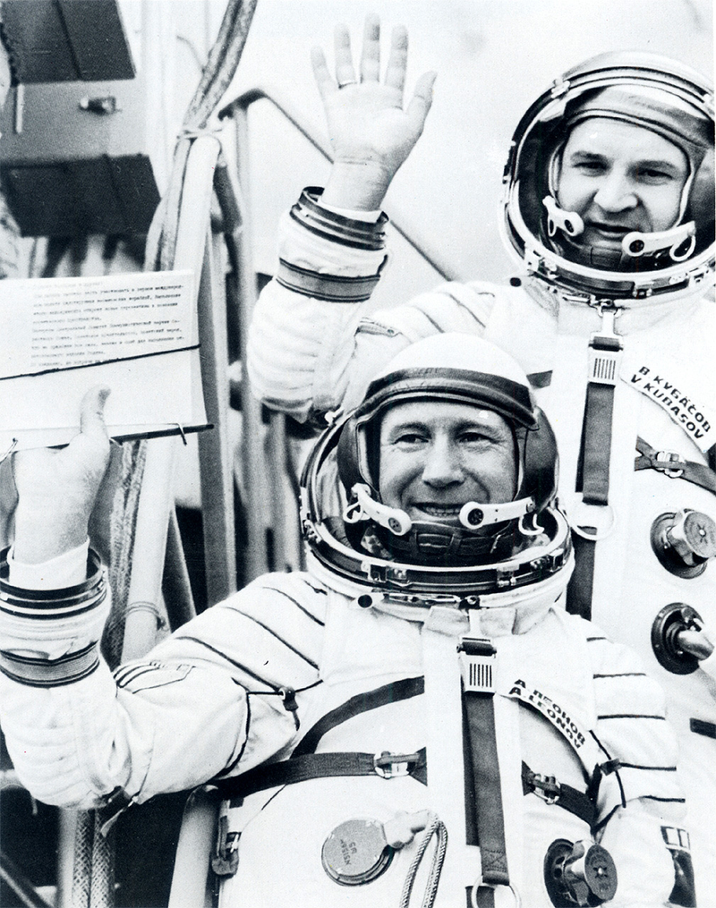 Illustration for article titled Valeri Kubasov, Apollo-Soyuz Crewmember, Passed Away